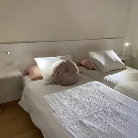Luminoso Con Terraza Y Piscina アパート