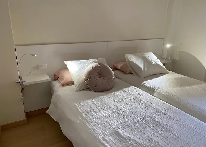 Luminoso Con Terraza Y Piscina דירה